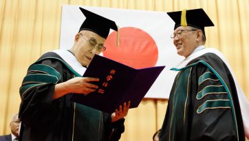 Warm Welcome at Reitaku University